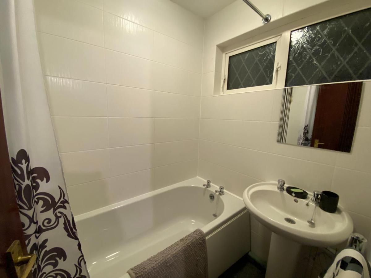 Serene 4Br In Harborne Close To Qe Hospital, Harborne Centre برمنغهام المظهر الخارجي الصورة