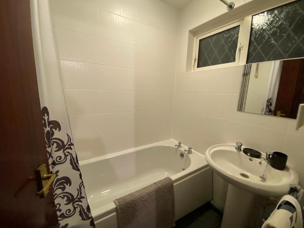 Serene 4Br In Harborne Close To Qe Hospital, Harborne Centre برمنغهام المظهر الخارجي الصورة